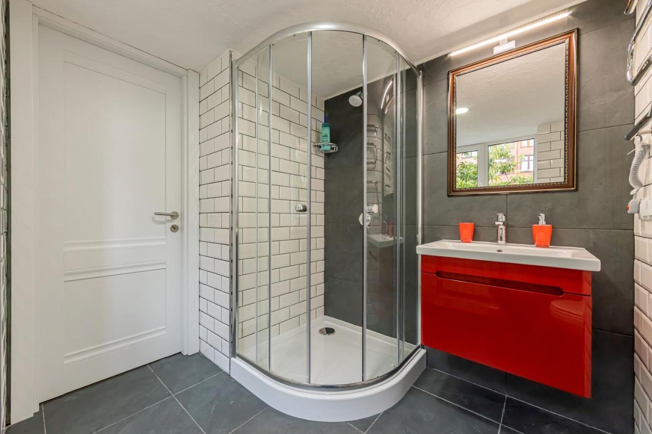 Brown Loft Apartment Kyiv